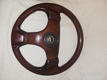 Volante sportivo vintage in legno 