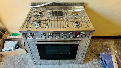 Fornello a gas metano 6 fuochi + forno