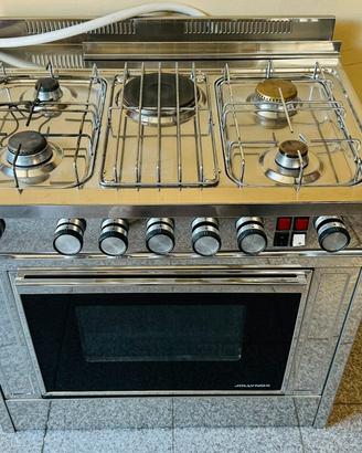 Fornello a casa 6 fuochi + forno