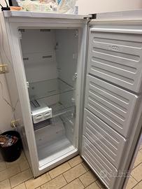 Freezer Beko RFNE270E23W