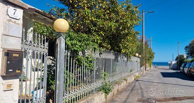 Villa con giardino accesso diretto alla spiaggia