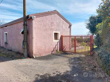 Linera: fabbricato rurale con 6000 mq di agrumeto