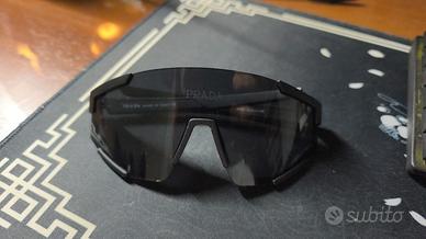 Prada PR 17WS – Occhiali da sole neri stile masche