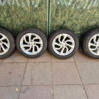 cerchi lega completi di pneumatici 