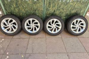 cerchi lega completi di pneumatici 