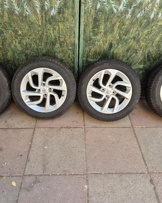 cerchi lega completi di pneumatici 