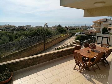 VILLA A SCHIERA 200 metri dal mare Marina di Ragus