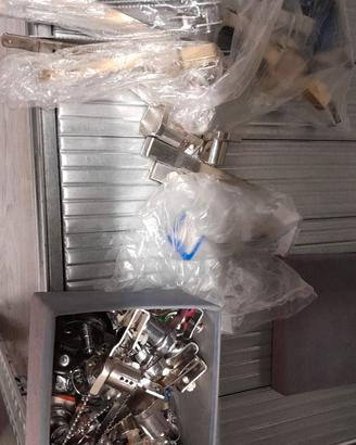50 FERMA VETRINA IN ACCIAIO CON CHIAVE