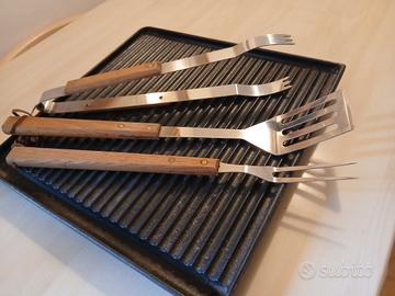 Set utensili barbecue e piastra in ghisa