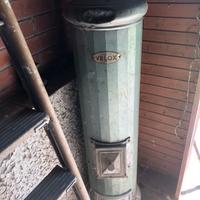 Vecchio scalda bagno a legna