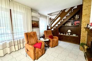 Villa di 168 m² con più di 5 locali e box auto dop