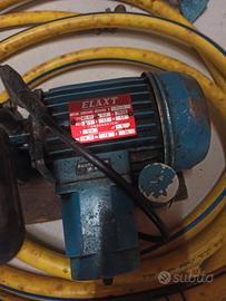 pompa per travasare vino. 