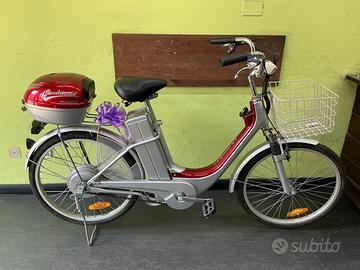 Bici elettrica, pedalata assistita  batteria nuova