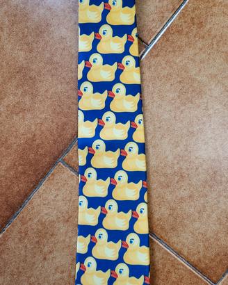 cravatta con paperelle 