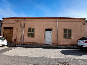 Casa con area fabricabile