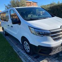 Pulmino a Noleggio 9 posti Renault Trafic 125 cv