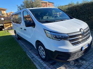 Pulmino a Noleggio 9 posti Renault Trafic 125 cv