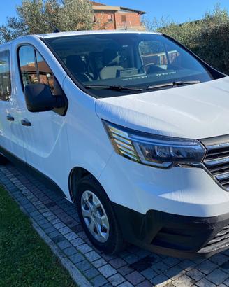Pulmino a Noleggio 9 posti Renault Trafic 125 cv