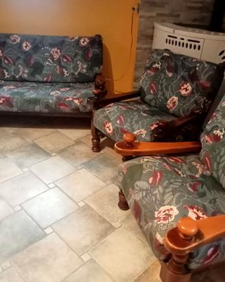 Divano e due poltrone da soggiorno