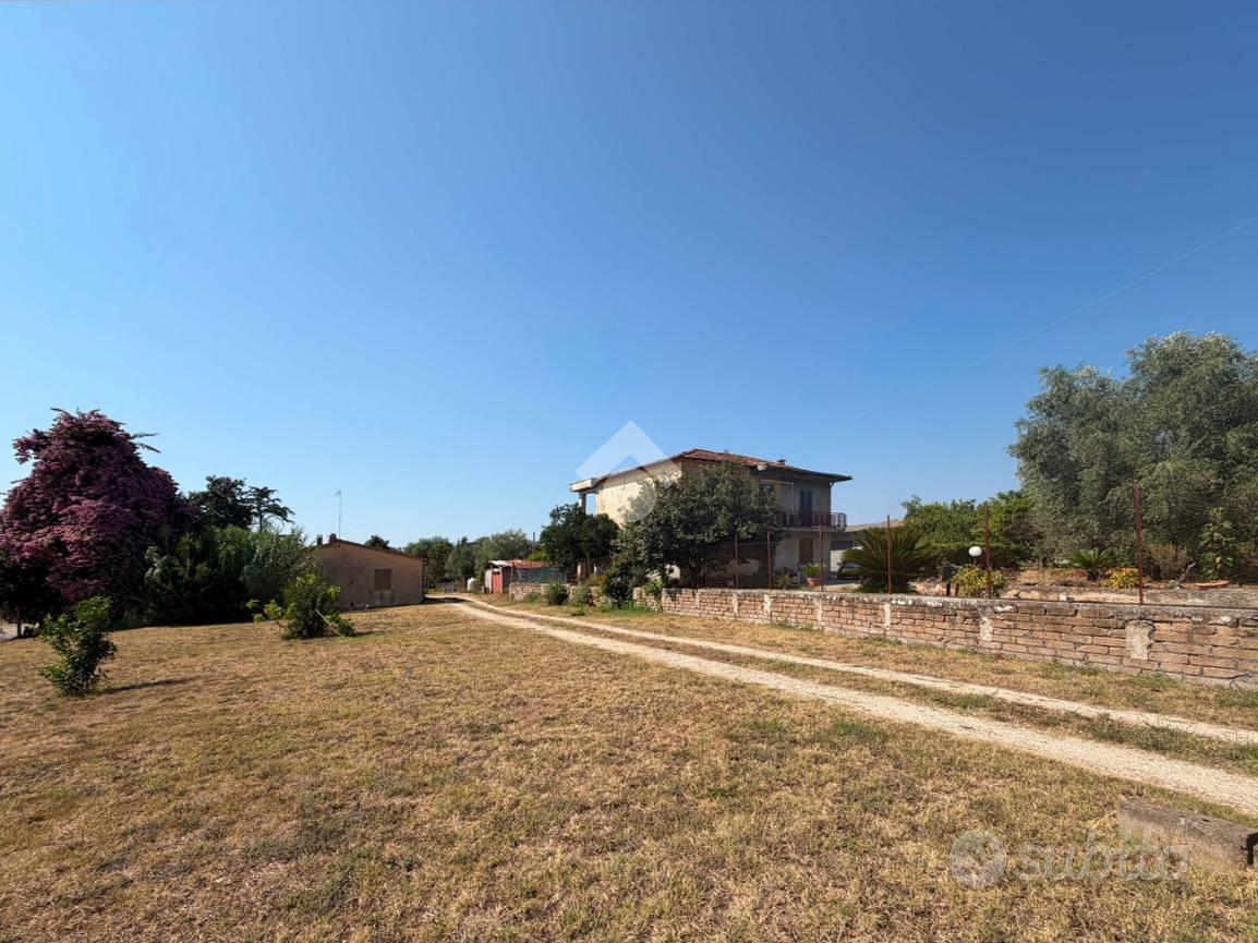 TER. RESIDENZIALE A CISTERNA DI LATINA - Vista 3