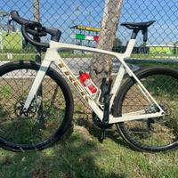 TREK MADONE SLR 9 AXS GEN 8 2025