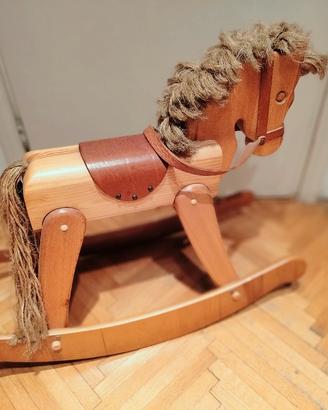 cavallo a dondolo