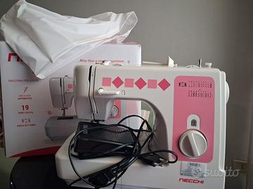macchina da cucire elettrica marca Necchi.