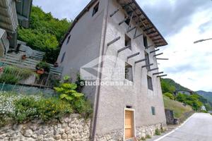 Casa indipendente di 130 m² con più di 5 locali a 