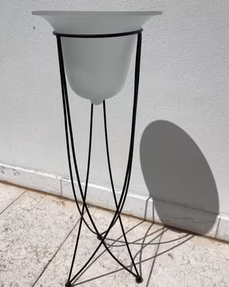 Vaso con piedistallo