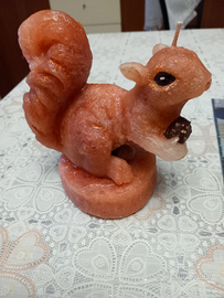 Candela profumata a forma di scoiattolo