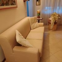 Divano usato ottimamente conservato