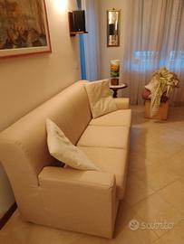 Divano usato ottimamente conservato