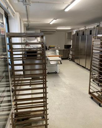 Immobile e macchinari laboratorio pasticceria