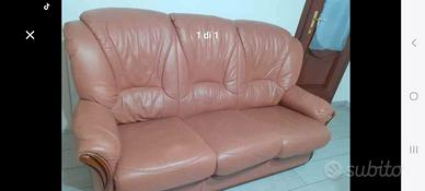 divano  3 posti + 2 poltrone ( pelle)