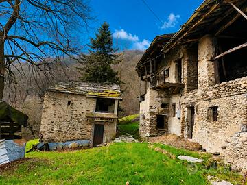 Fabbricati in borgata sopra Sanfront con terreno