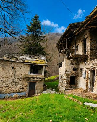Fabbricati in borgata sopra Sanfront con terreno