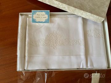 Lenzuola in lino ricamate