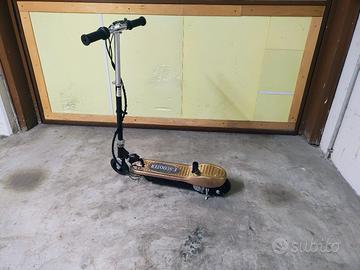 gioco monopattino elettrico 10km/h