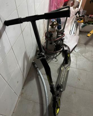 Monopattino a spinta