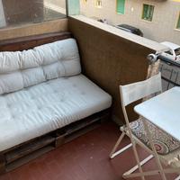 Divanetto pallet con cuscini 120x90 h 82