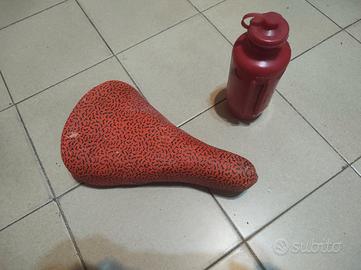 sella bici + borraccia 