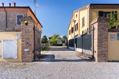 3 LOCALI A VOGHIERA