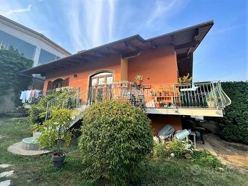 VILLA BIFAMILIARE PIU' CAPANNONE E AMPIO GIARDINO!