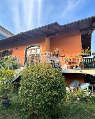VILLA BIFAMILIARE PIU' CAPANNONE E AMPIO GIARDINO!
