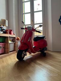 Vespa (Moto) elettrica per bambini – come nuova!