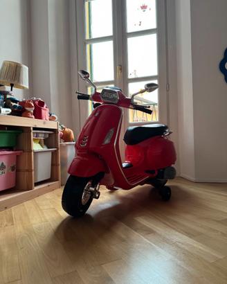 Vespa (Moto) elettrica per bambini – come nuova!