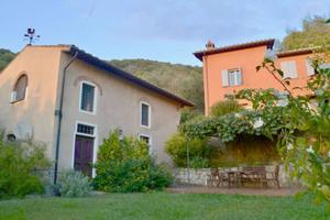 Rustico / Casale di 720 m² con più di 5 locali a S