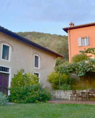 Rustico / Casale di 720 m² con più di 5 locali a S