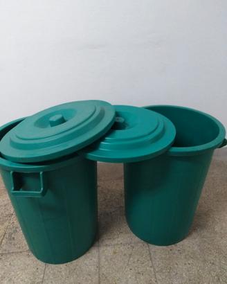 Due bidoni da 70L con coperchio