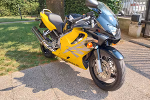 HONDA CBR 600 ANNO 200]